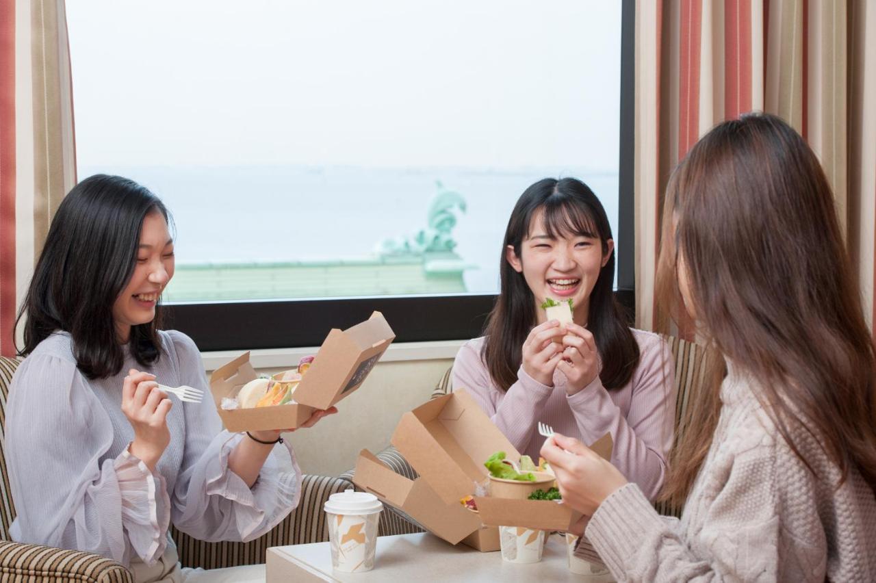 Hotel Okura Tokyo Bay Urayasu Exterior photo Customers enjoying MOS Burger