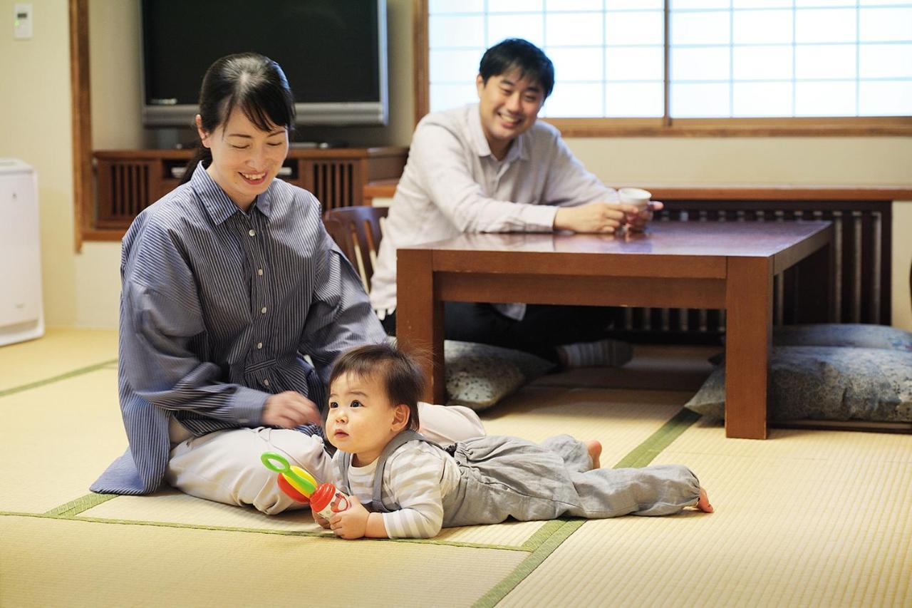 Hotel Okura Tokyo Bay Urayasu Exterior photo A Japanese family