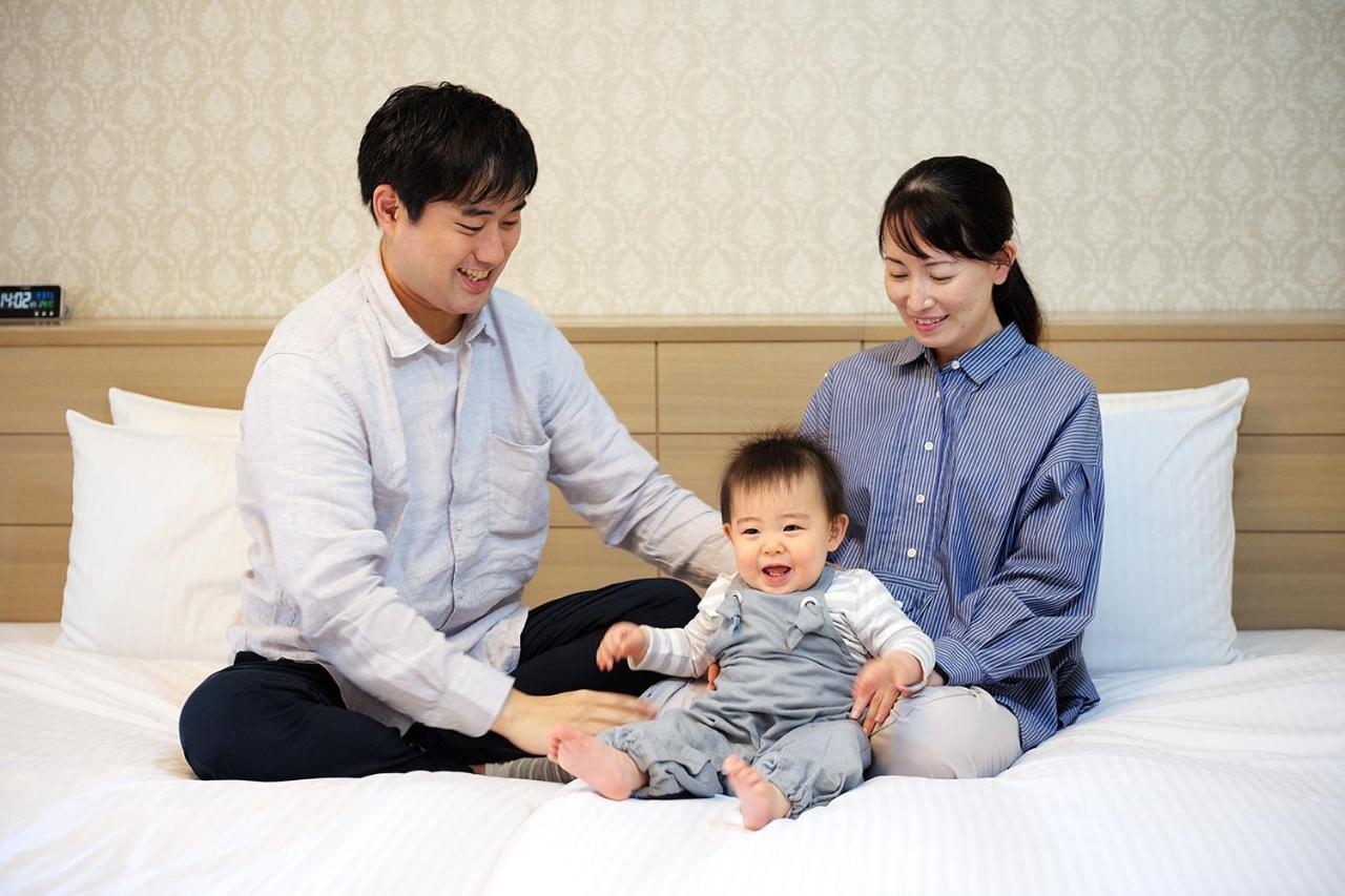 Hotel Okura Tokyo Bay Urayasu Exterior photo A Japanese family