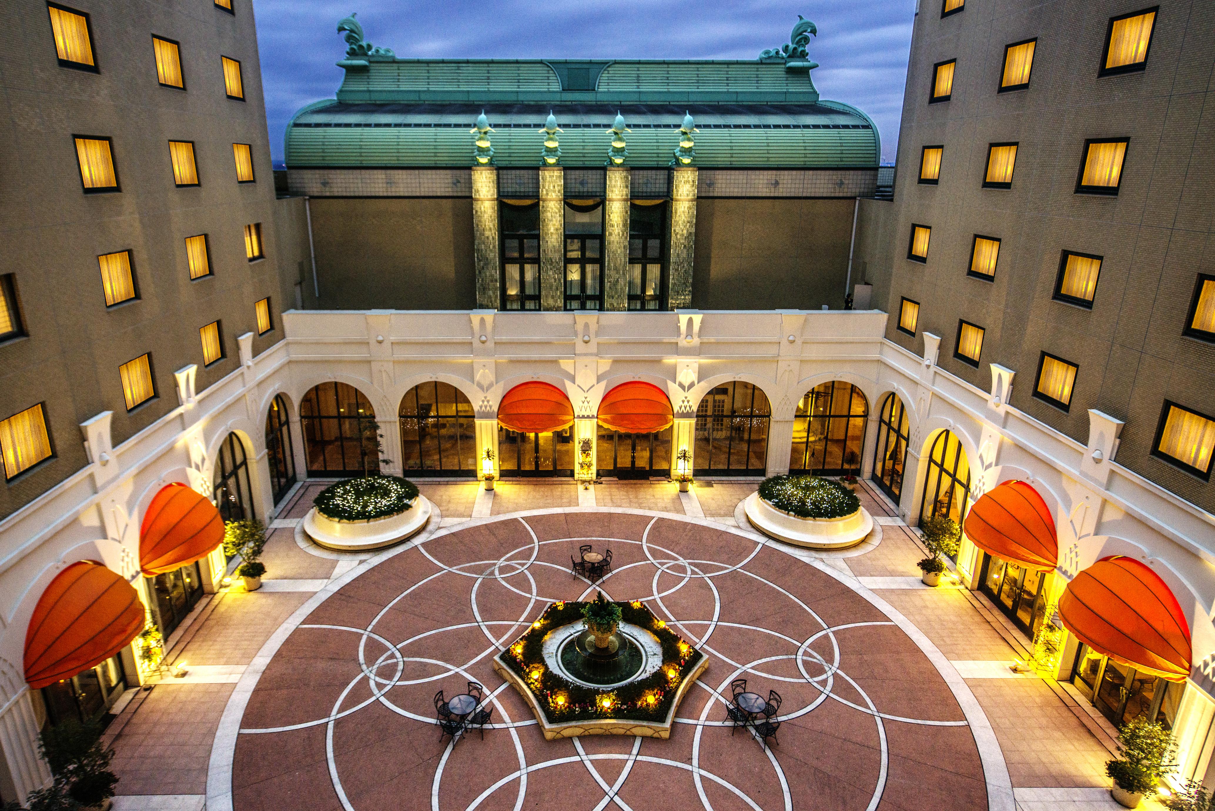 Hotel Okura Tokyo Bay Urayasu Exterior photo The hotel's courtyard