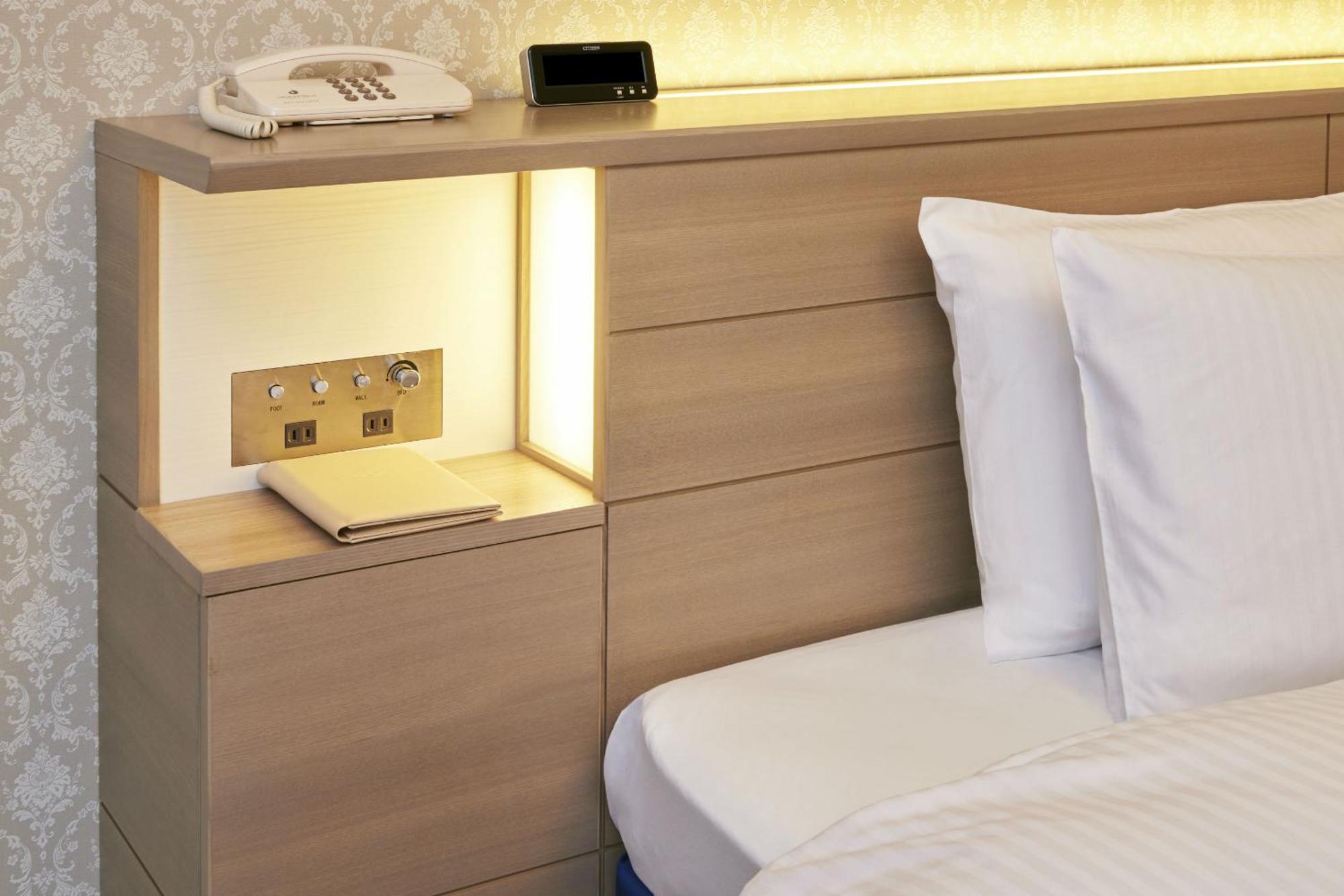 Hotel Okura Tokyo Bay Urayasu Exterior photo A bedside table with a built-in telephone