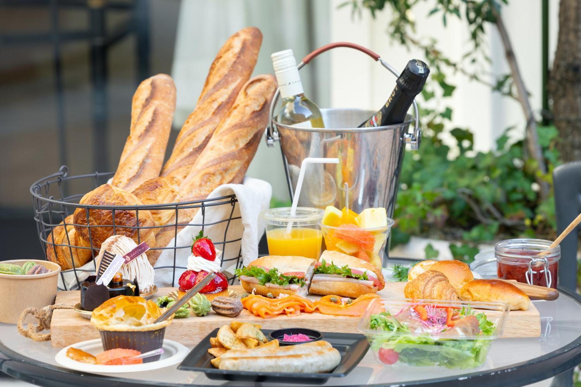 Hotel Okura Tokyo Bay Urayasu Exterior photo French cuisine