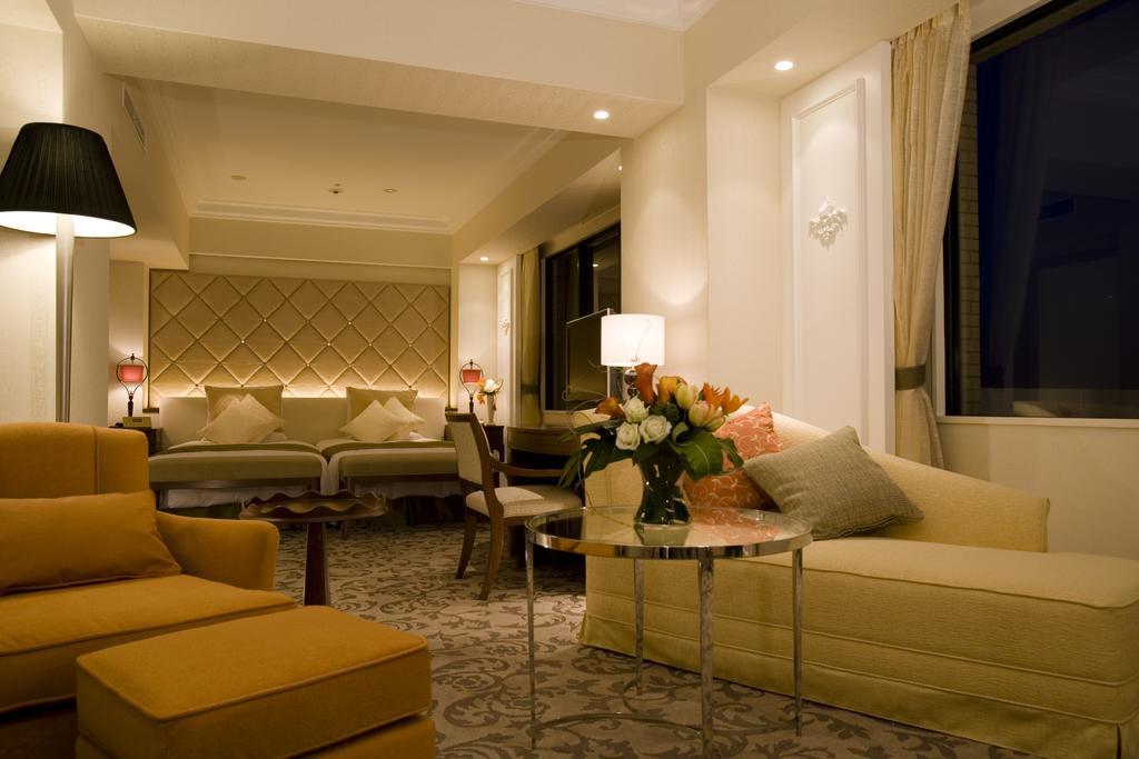 Hotel Okura Tokyo Bay Urayasu Exterior photo A suite at the hotel