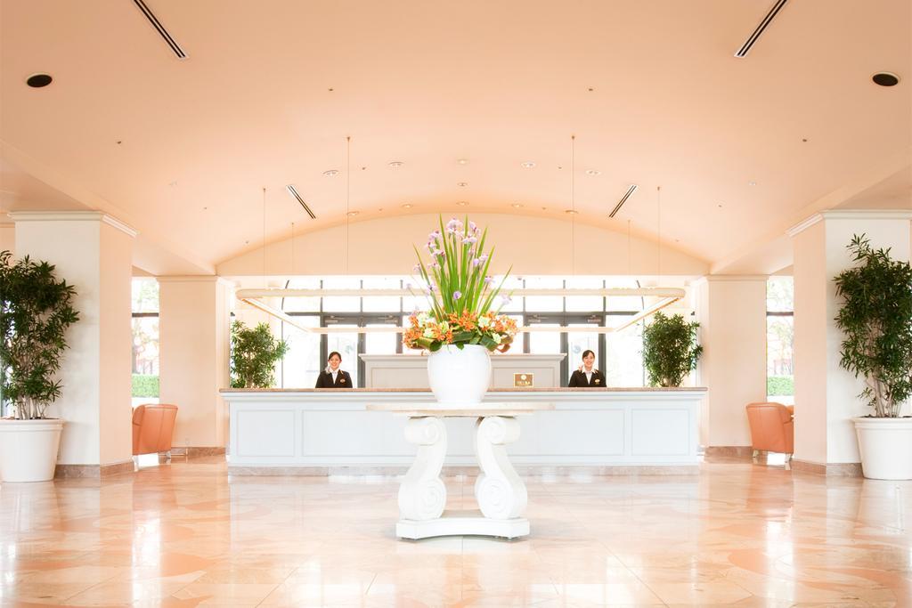 Hotel Okura Tokyo Bay Urayasu Exterior photo Lobby